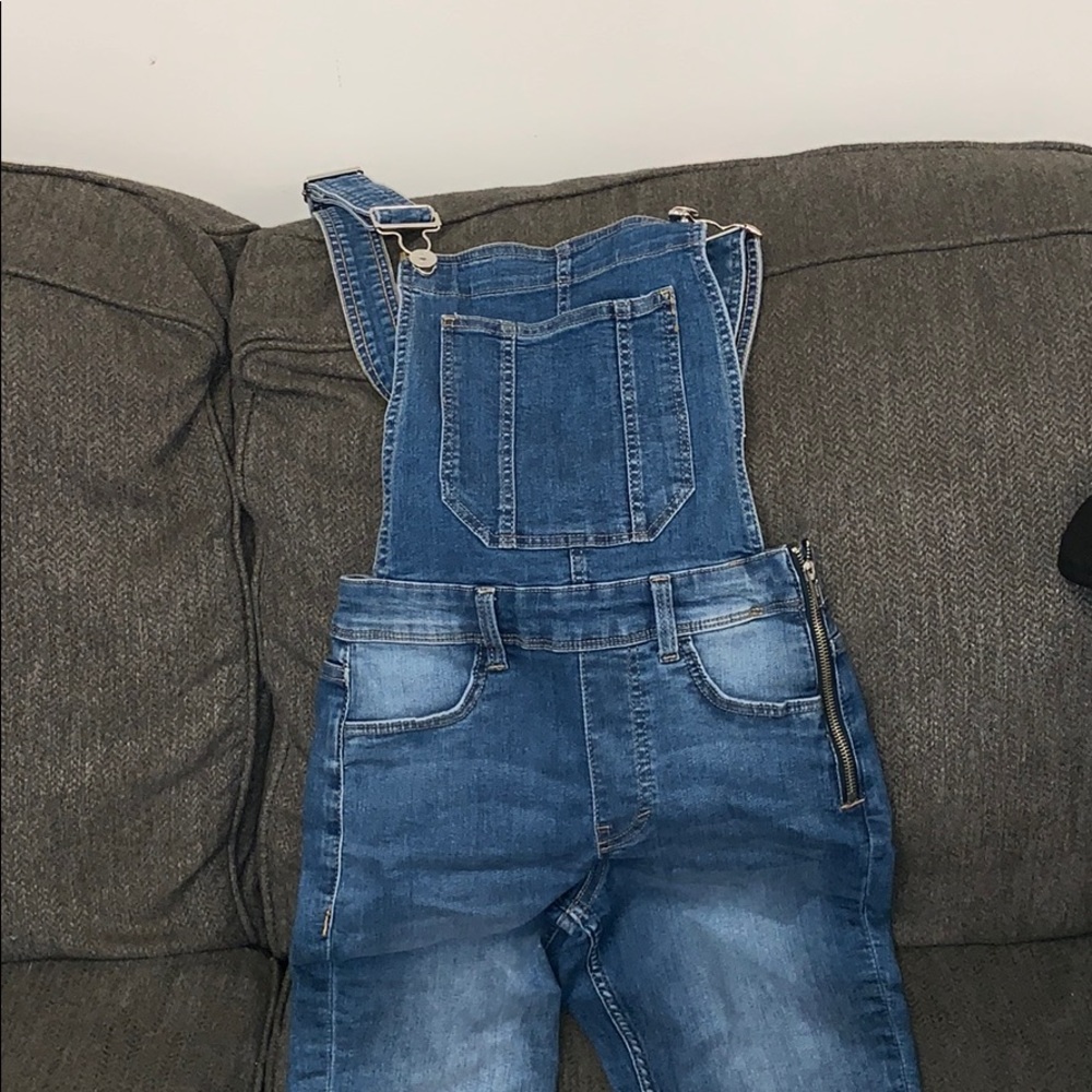 Jean fits amazing on the booty lol